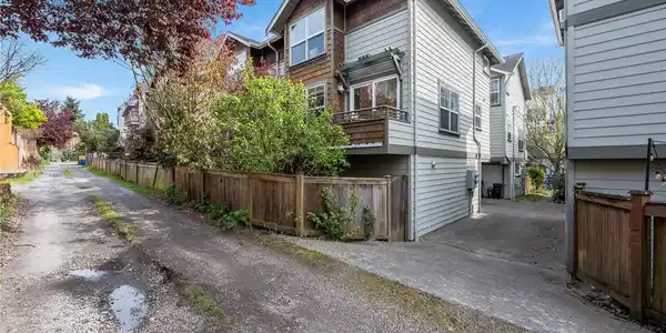 5604 28th NW