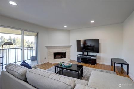 323 75th SE