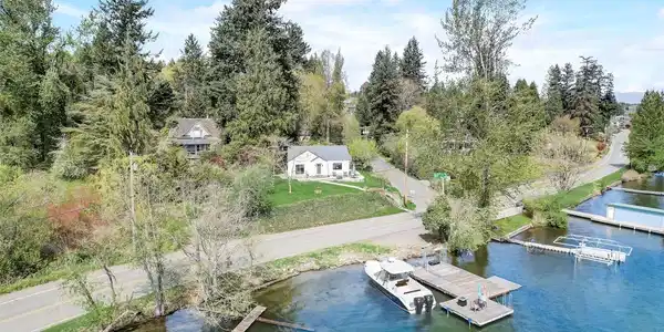 11603 Lakeshore