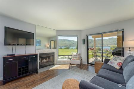 100 Lake Chelan Shores