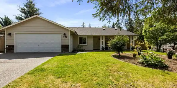 571 Lakeshore Drive