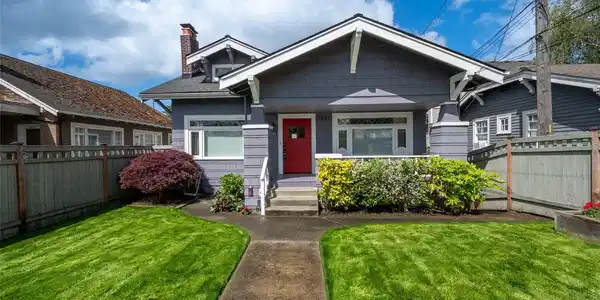 7537 11th NE
