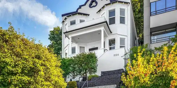 1124 Lakeview E