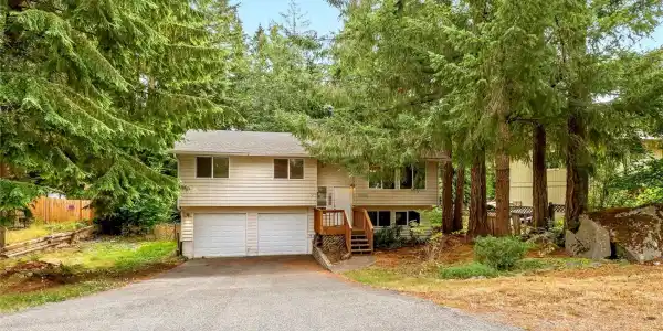 13825 Chinook NW