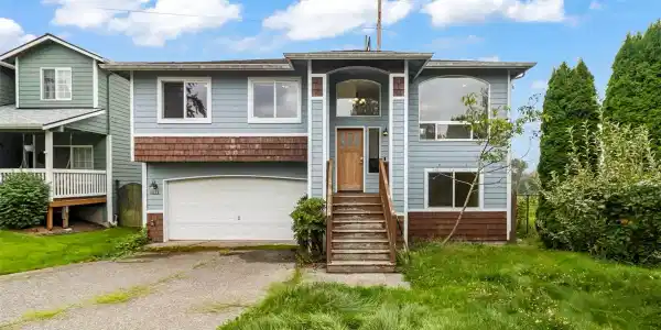 1121 Lake Crest
