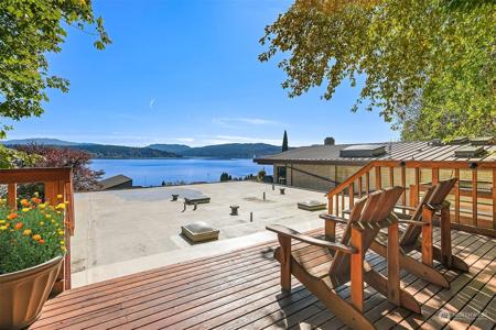 1020 Lake Sammamish NE