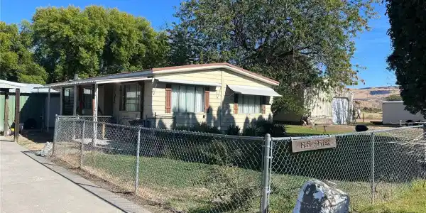 1635 Foster