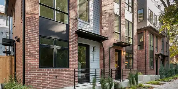 1232 15th E