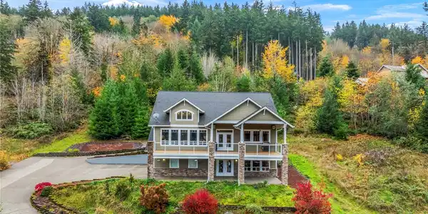 1208 Summit Lake Shore NW
