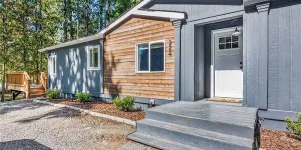 222 Gold Creek NW
