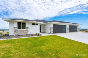 412 Astor Loop