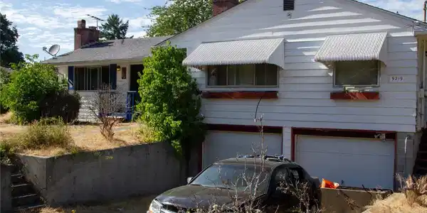9219 Winona SW