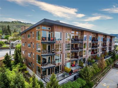 2220 W Woodin
