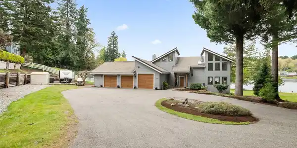 7450 Long Lake Rd. SE