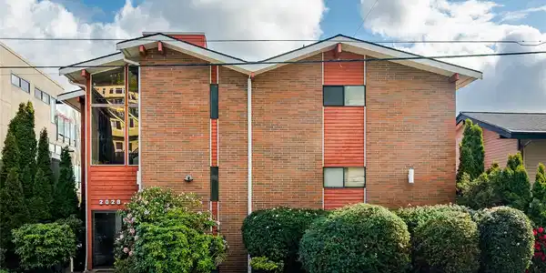 2028 Waverly N