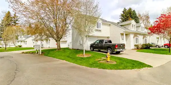 4403 Governor SE