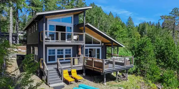 360 Lakeshore N