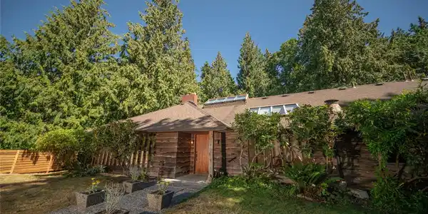 1452 Lowe