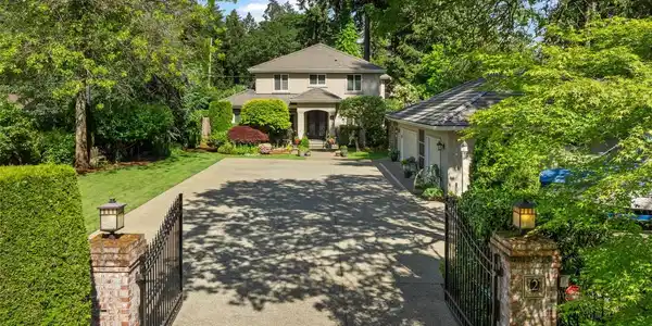 2 Lakeside Country Club SW
