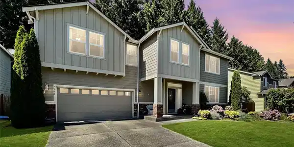 7542 Brianna SE