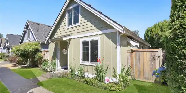 2807 9th SE