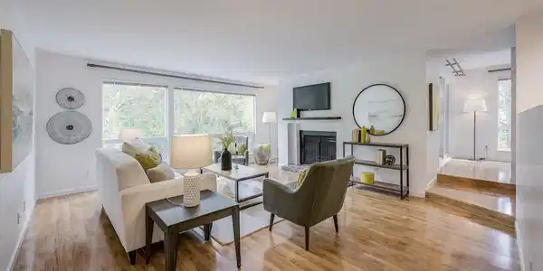 2510 Manor