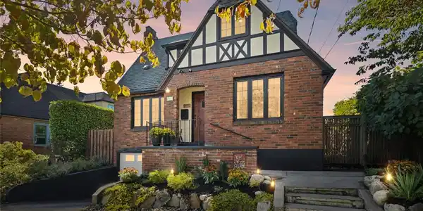 8407 8th NE
