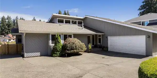 2917 204th Avenue Ct E