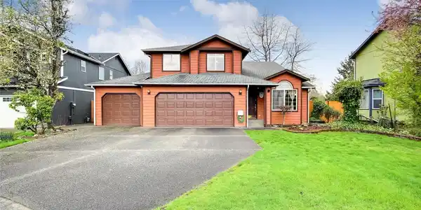 7218 203rd E