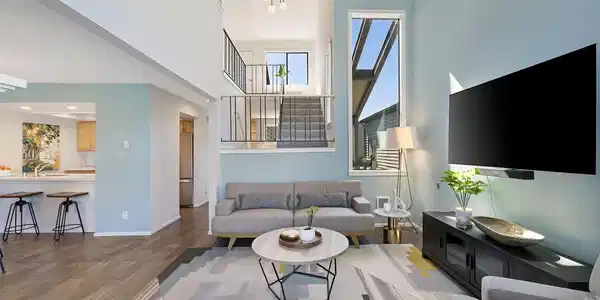 4 Lake Bellevue