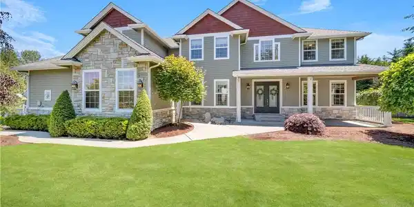 818 195th E