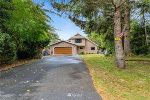 417 Lake View NE