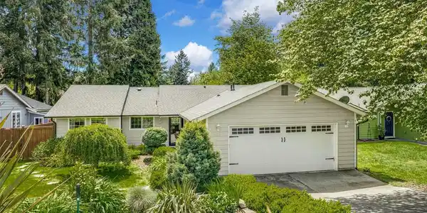 3113 Carpenter Hills SE