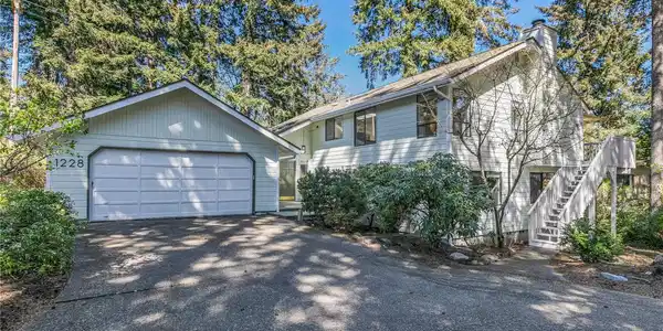 1228 11th SW