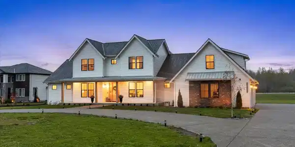 21812 49th E