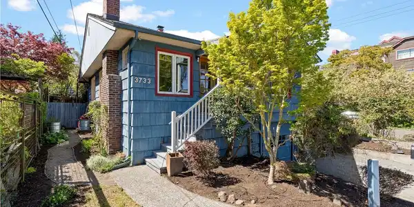 3733 Corliss