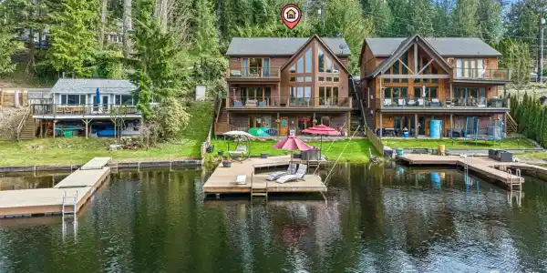 2624 Lake Roesiger