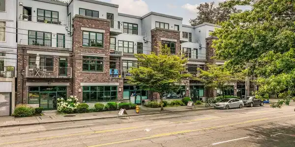 2920 Eastlake E