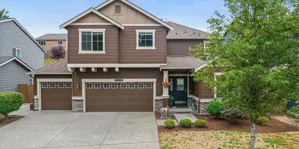 20305 76th E