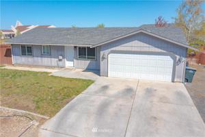 1738 W Mockingbird Street