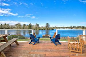 503 Duck Lake SE