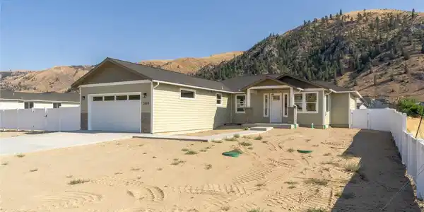 3850 Stayman Flats
