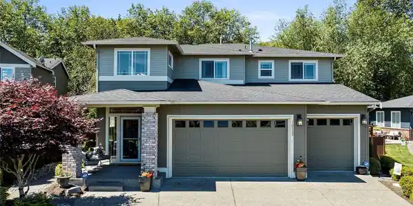10528 Meridian NE