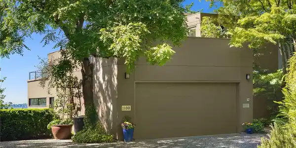 1100 Summit E