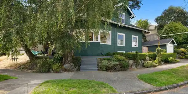 2637 3rd N