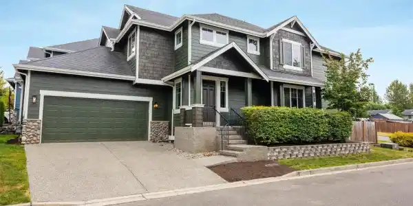 3221 77th NE