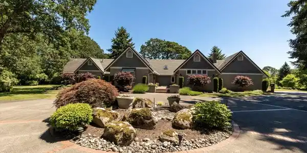 114 Country Club SW