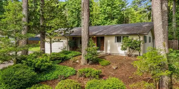 2167 Lakemoor SW