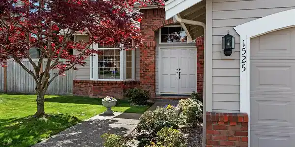 1525 267th SE