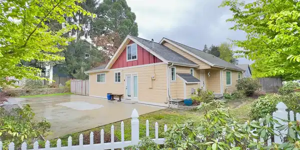 5009 Brassfield SE